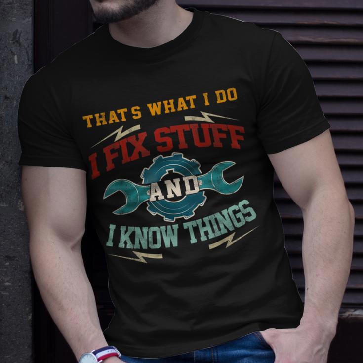 I Fix Stuff And I Know Things Thats What I Do Funny Saying Unisex T-Shirt Gifts for Him