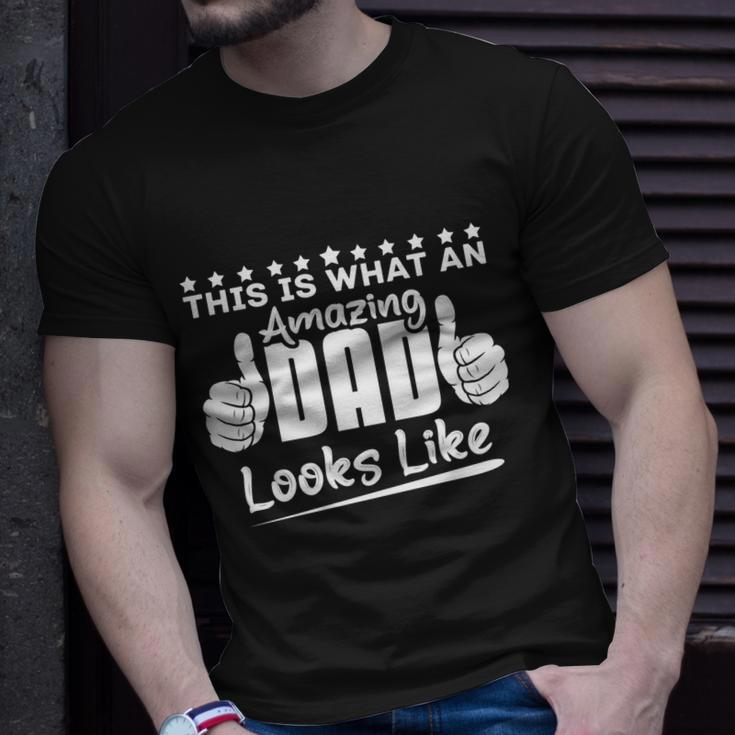 This Is What An Amazing Dad Looks Like Cool Gift Fathers Day Gift Unisex T-Shirt Gifts for Him