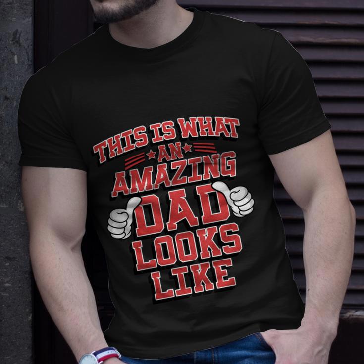 This Is What An Amazing Dad Looks Like Gift Unisex T-Shirt Gifts for Him