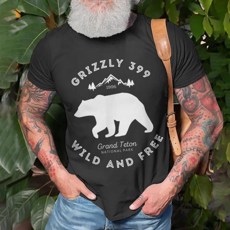 Grizzly 399 Wild & Free Grand Teton National Park V2 T-shirt Gifts for Old Men