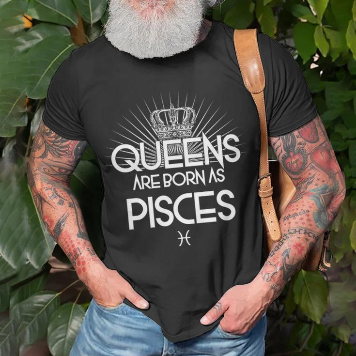 Queens Are Born As Pisces T-Shirt T-Shirt Gifts for Old Men