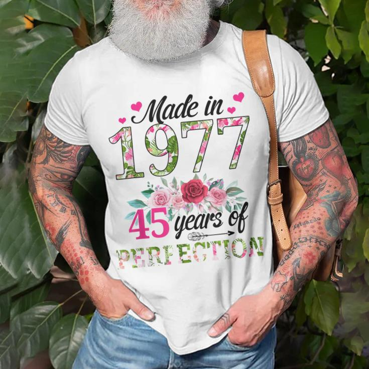 Made In 1977 Floral 45 Year Old 45Th Birthday Gifts Women Unisex T-Shirt Gifts for Old Men
