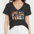 Retro Last Day Of School Vibes Summer Teacher Goodbye School Women V-Neck T-Shirt