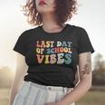 Retro Last Day Of School Vibes Summer Teacher Goodbye School Women T-shirt Gifts for Her