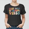 Retro Last Day Of School Vibes Summer Teacher Goodbye School Women T-shirt