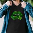 Green Lips Sexy Irish Leopard Shamrock St Patricks Day Graphic Design Printed Casual Daily Basic Men V-Neck Tshirt