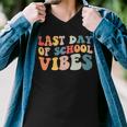 Retro Last Day Of School Vibes Summer Teacher Goodbye School Men V-Neck Tshirt