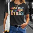 Retro Last Day Of School Vibes Summer Teacher Goodbye School Unisex T-Shirt Gifts for Her