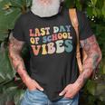 Retro Last Day Of School Vibes Summer Teacher Goodbye School Unisex T-Shirt Gifts for Old Men
